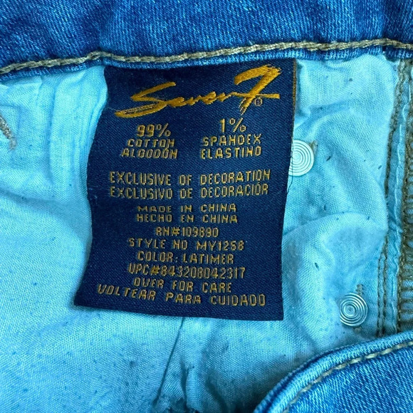 Seven7 women’s 14 distressed & features floral embroidered designs both legs. - Picture 9 of 11